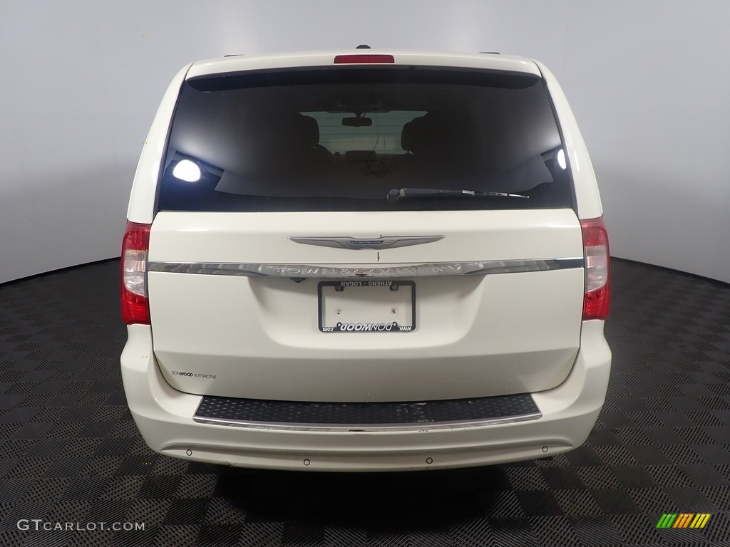 2011 Town & Country Touring - L - Stone White / Black/Light Graystone photo #14