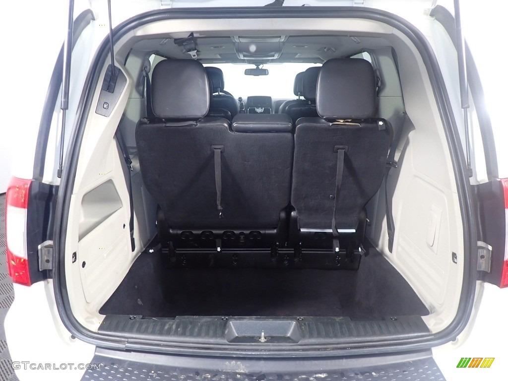 2011 Town & Country Touring - L - Stone White / Black/Light Graystone photo #17
