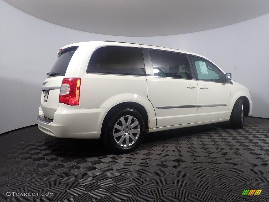 2011 Town & Country Touring - L - Stone White / Black/Light Graystone photo #18