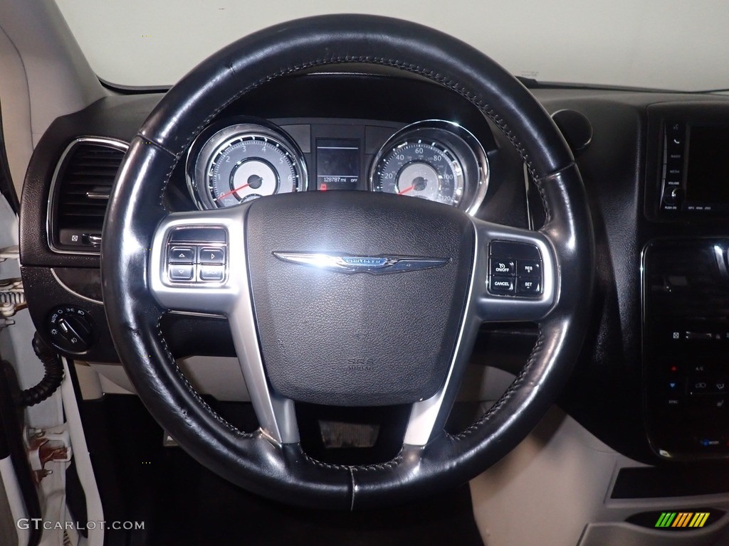 2011 Town & Country Touring - L - Stone White / Black/Light Graystone photo #29