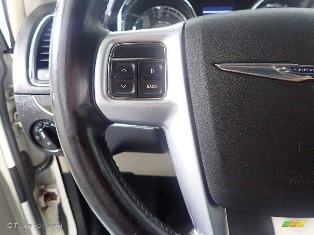 2011 Town & Country Touring - L - Stone White / Black/Light Graystone photo #31