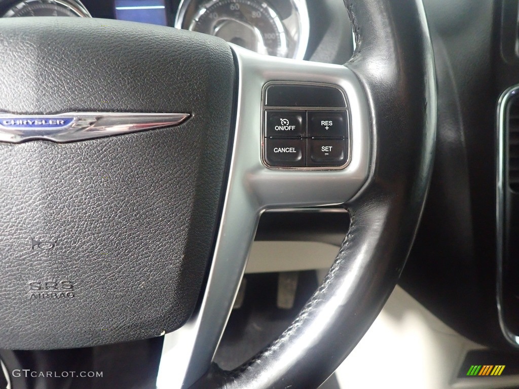 2011 Town & Country Touring - L - Stone White / Black/Light Graystone photo #32