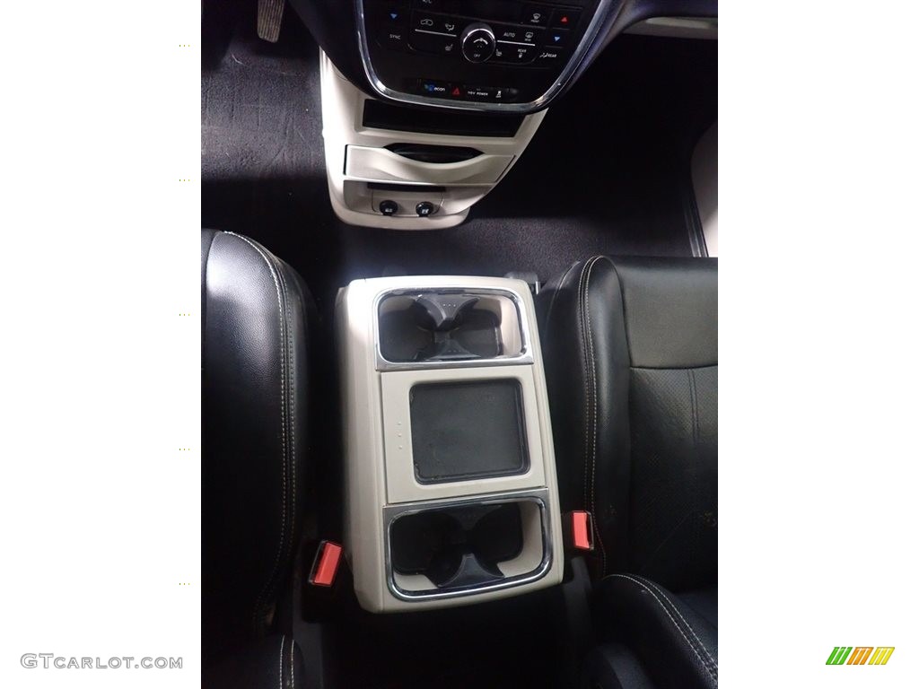 2011 Town & Country Touring - L - Stone White / Black/Light Graystone photo #34