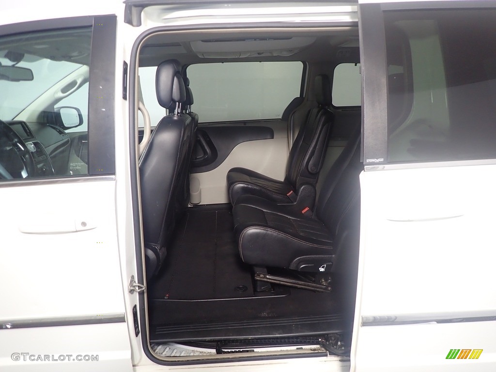 2011 Town & Country Touring - L - Stone White / Black/Light Graystone photo #36