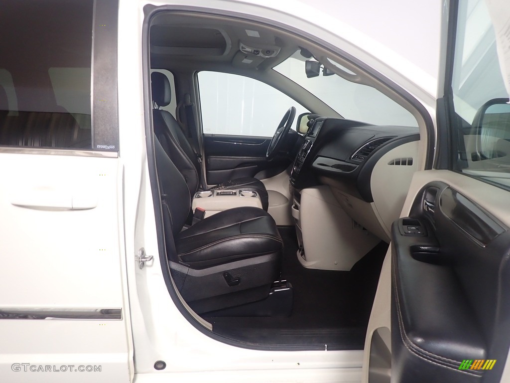 2011 Town & Country Touring - L - Stone White / Black/Light Graystone photo #41
