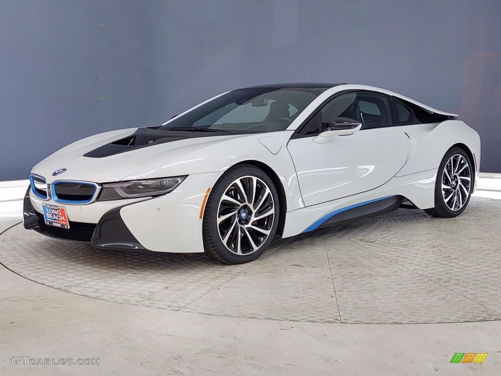 2017 i8  - Crystal White Pearl Metallic / Giga Amido photo #3