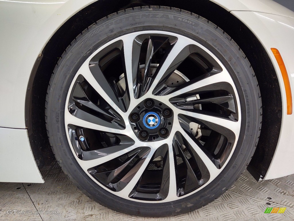 2017 i8  - Crystal White Pearl Metallic / Giga Amido photo #6