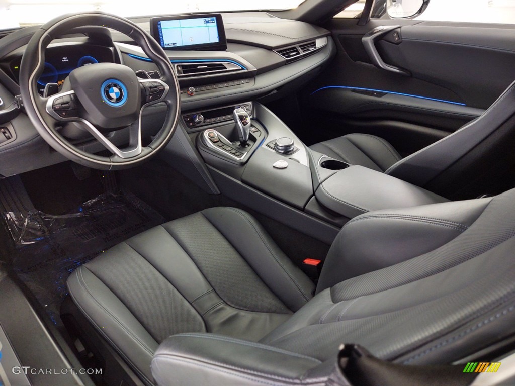 2017 i8  - Crystal White Pearl Metallic / Giga Amido photo #29