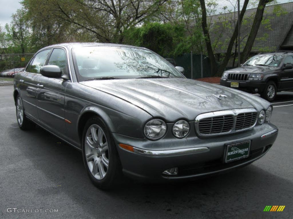 Quartz Metallic Jaguar XJ