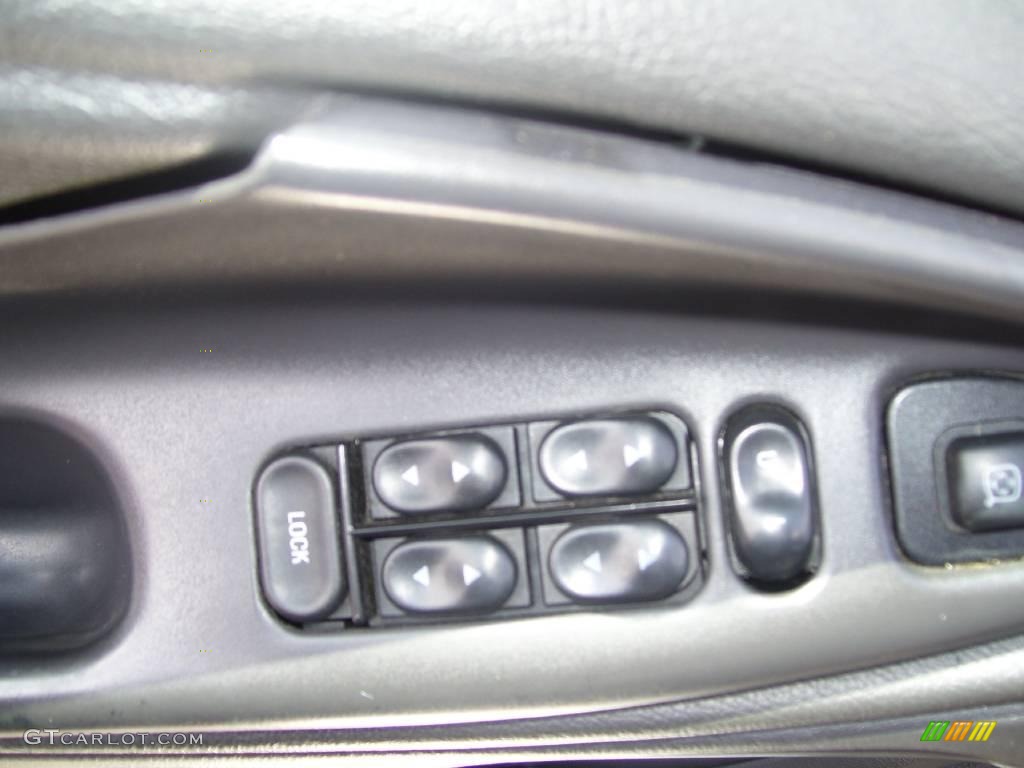 2004 Mustang V6 Convertible - Silver Metallic / Dark Charcoal photo #18