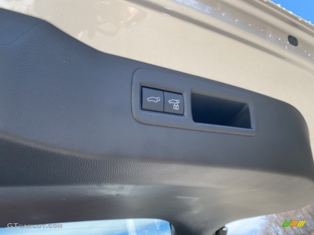 2021 Venza Hybrid XLE AWD - Titanium Glow / Boulder photo #31