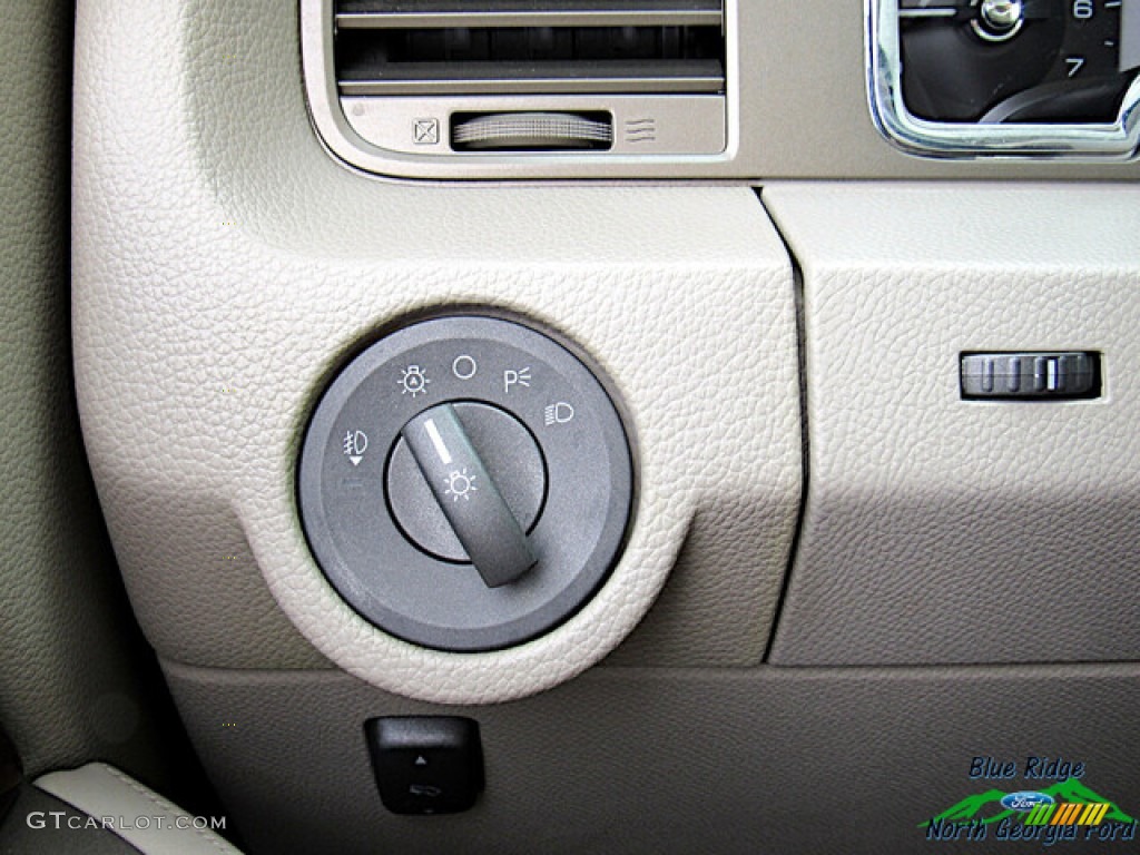 2014 Navigator 4x2 - Tuxedo Black / Stone photo #25