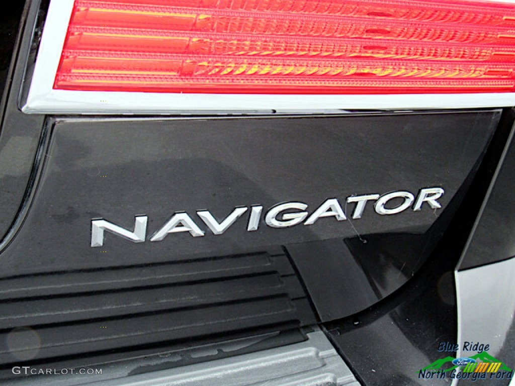 2014 Navigator 4x2 - Tuxedo Black / Stone photo #32