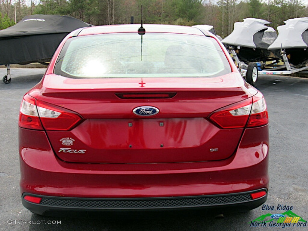 2013 Focus SE Sedan - Ruby Red / Medium Light Stone photo #4