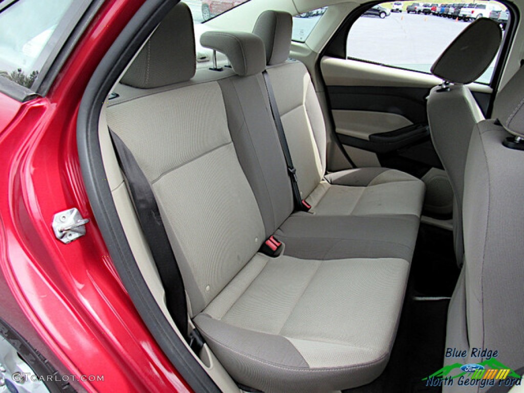 2013 Focus SE Sedan - Ruby Red / Medium Light Stone photo #13