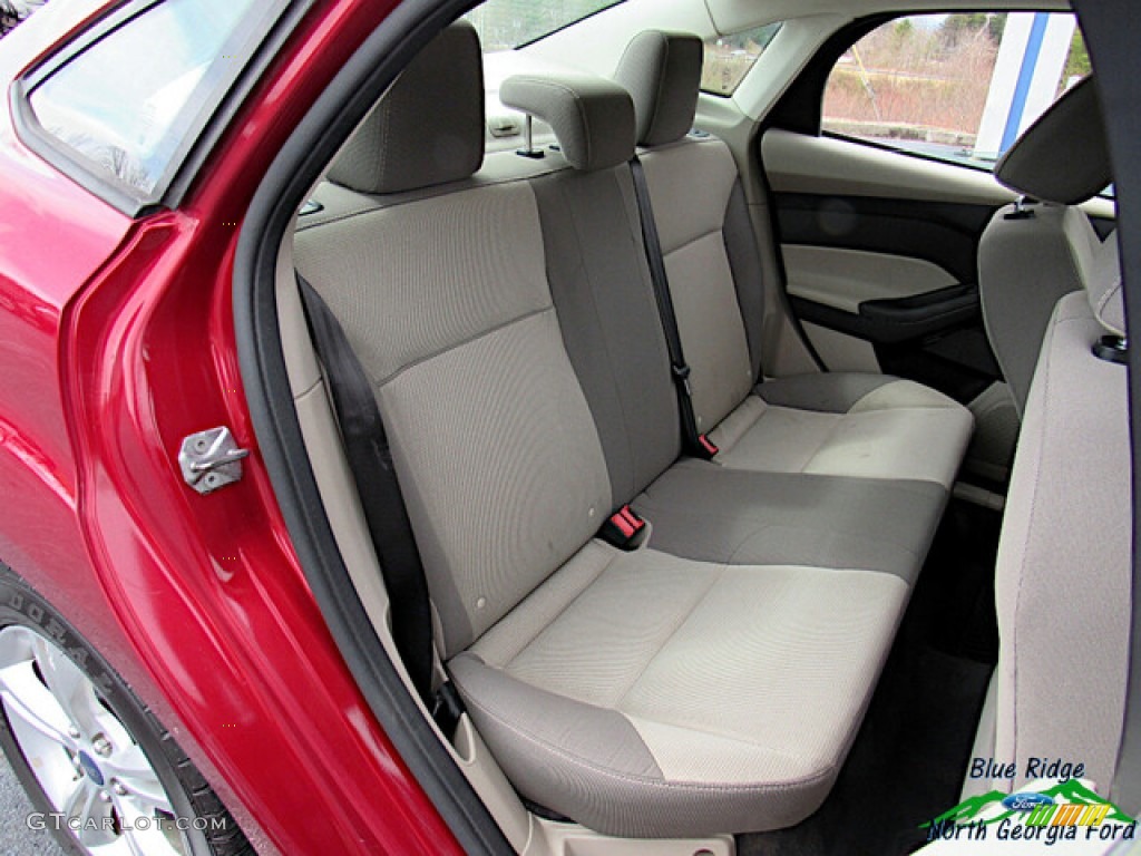 2013 Focus SE Sedan - Ruby Red / Medium Light Stone photo #17