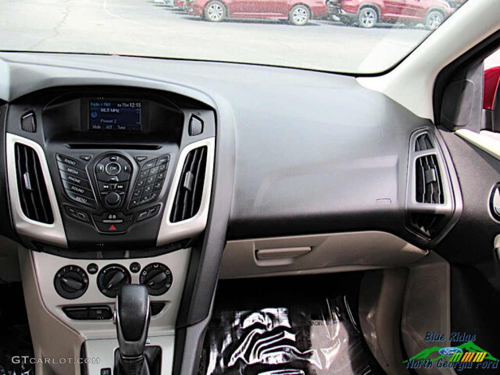 2013 Focus SE Sedan - Ruby Red / Medium Light Stone photo #19