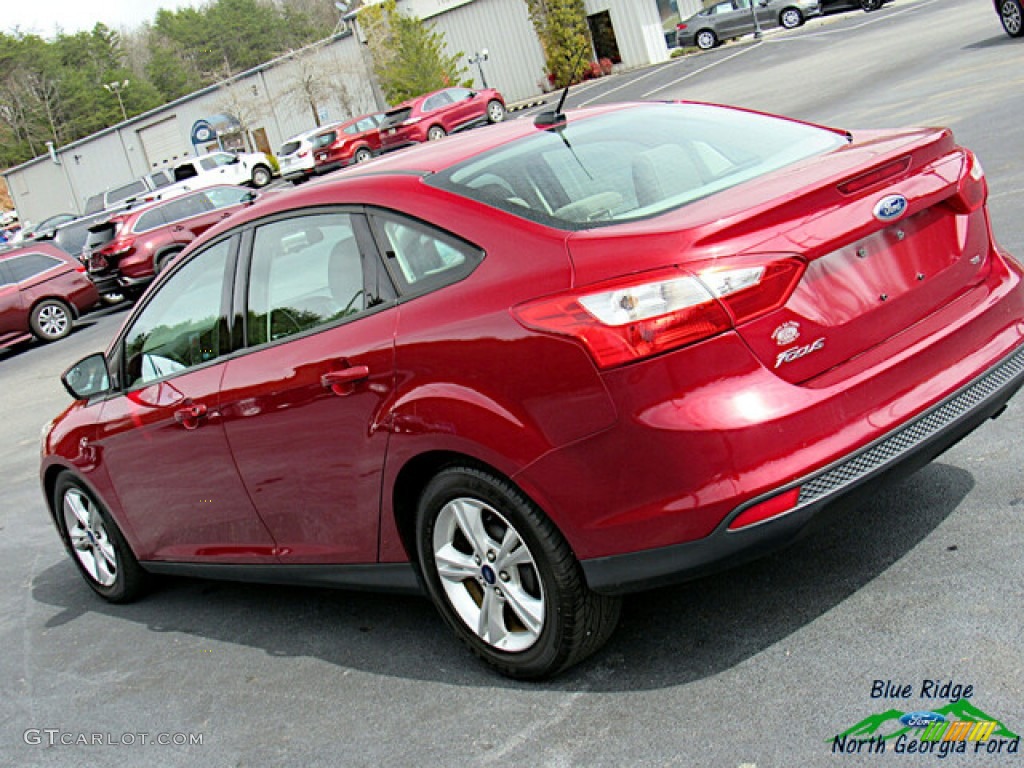 2013 Focus SE Sedan - Ruby Red / Medium Light Stone photo #28