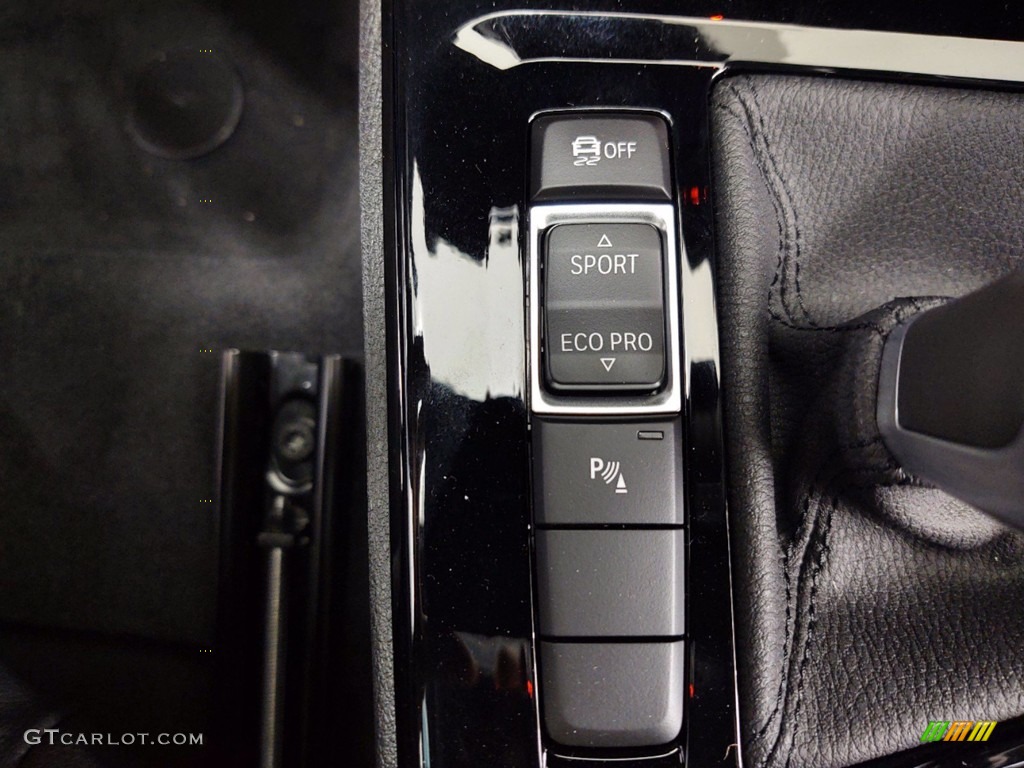 2021 BMW X1 sDrive28i Controls Photo #141396108