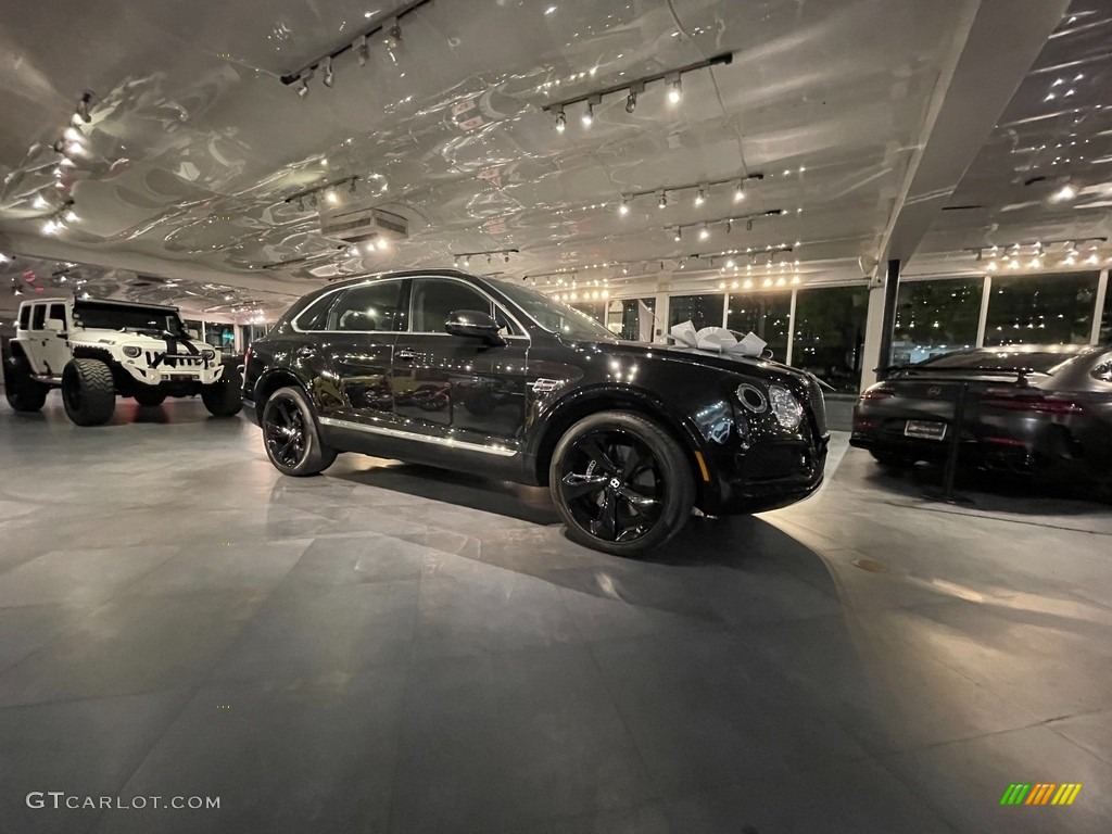 Beluga (Solid) 2019 Bentley Bentayga V8 Exterior Photo #141400728