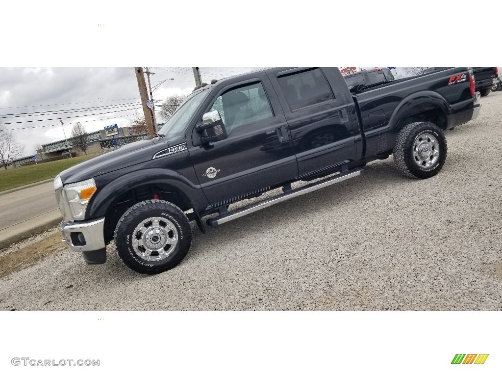 2014 F350 Super Duty XLT Crew Cab 4x4 - Tuxedo Black Metallic / Adobe photo #2