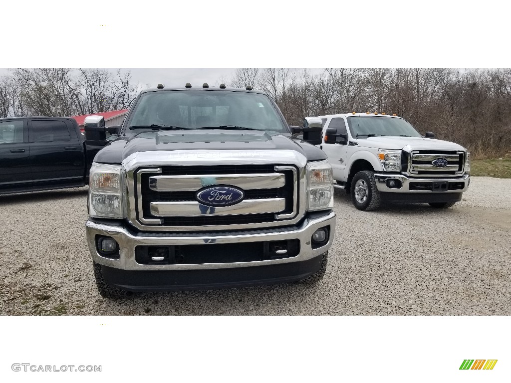 2014 F350 Super Duty XLT Crew Cab 4x4 - Tuxedo Black Metallic / Adobe photo #7