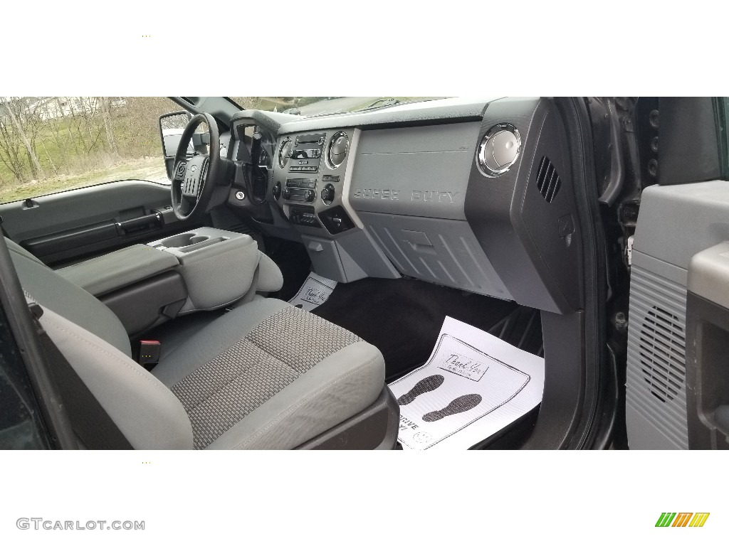 2014 F350 Super Duty XLT Crew Cab 4x4 - Tuxedo Black Metallic / Adobe photo #22