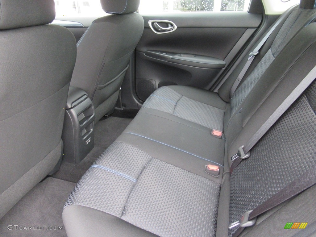 2019 Sentra SR - Super Black / Charcoal photo #12
