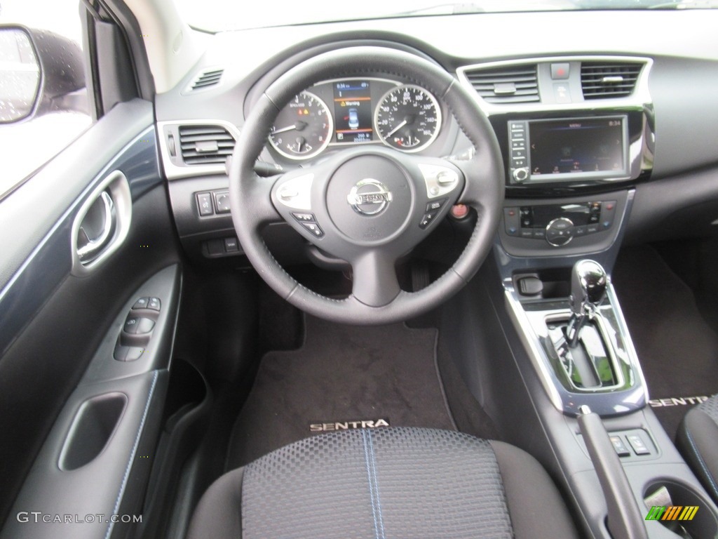 2019 Sentra SR - Super Black / Charcoal photo #15