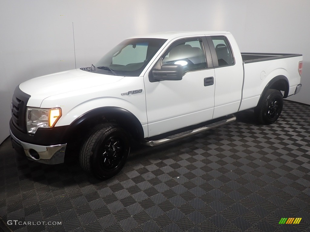 2010 F150 XL SuperCab - Oxford White / Medium Stone photo #8