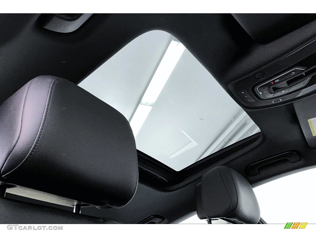 2018 A4 2.0T Premium Plus - Glacier White Metallic / Black photo #25