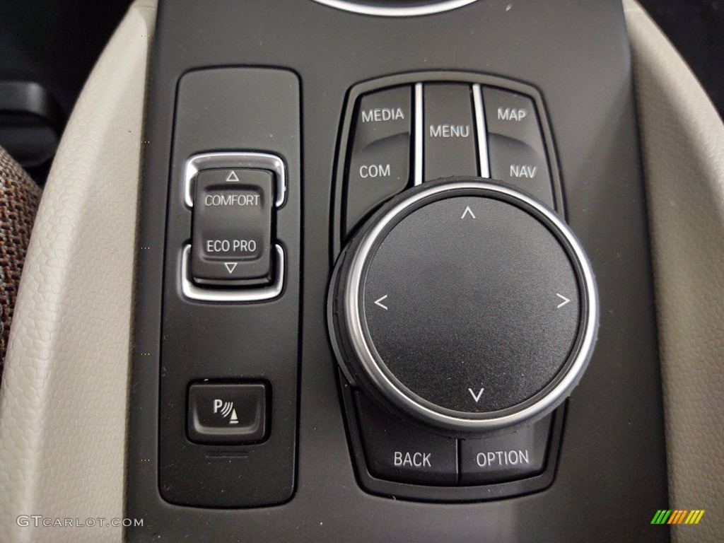 2021 BMW i3 w/Range Extender Controls Photos