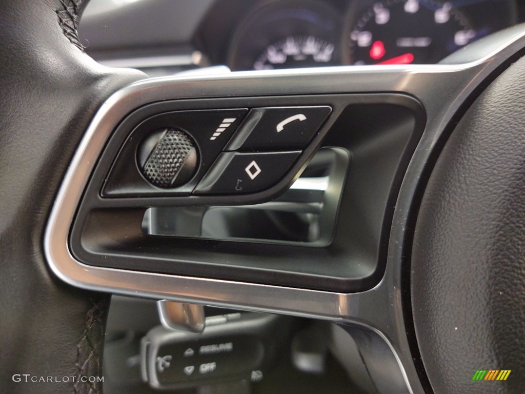 2020 Porsche Macan Standard Macan Model Black Steering Wheel Photo #141423684