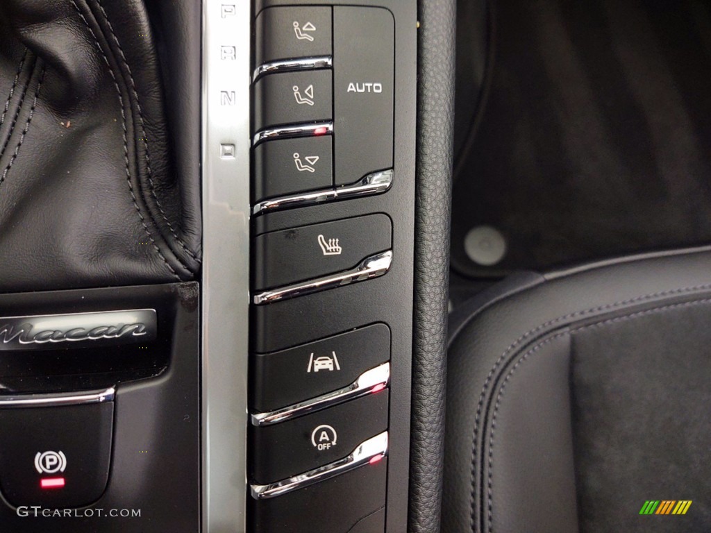 2020 Porsche Macan Standard Macan Model Controls Photo #141423819