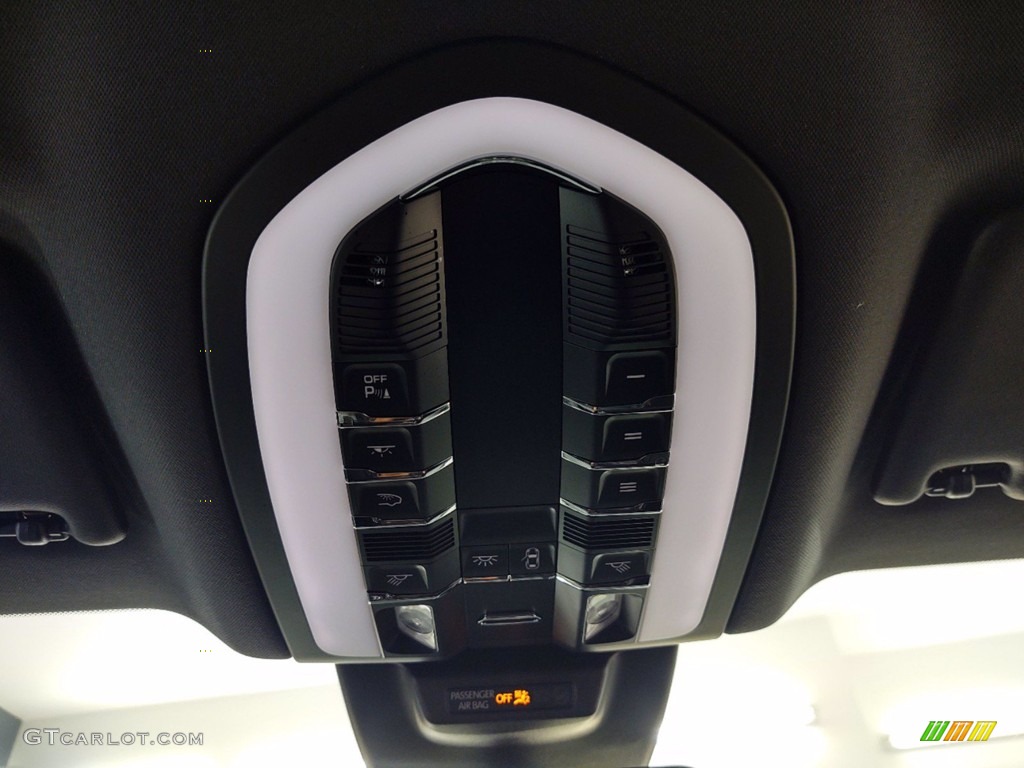 2020 Macan  - Chalk / Black photo #30