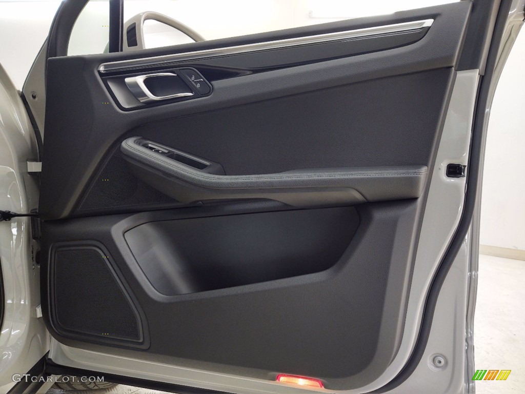 2020 Macan  - Chalk / Black photo #31