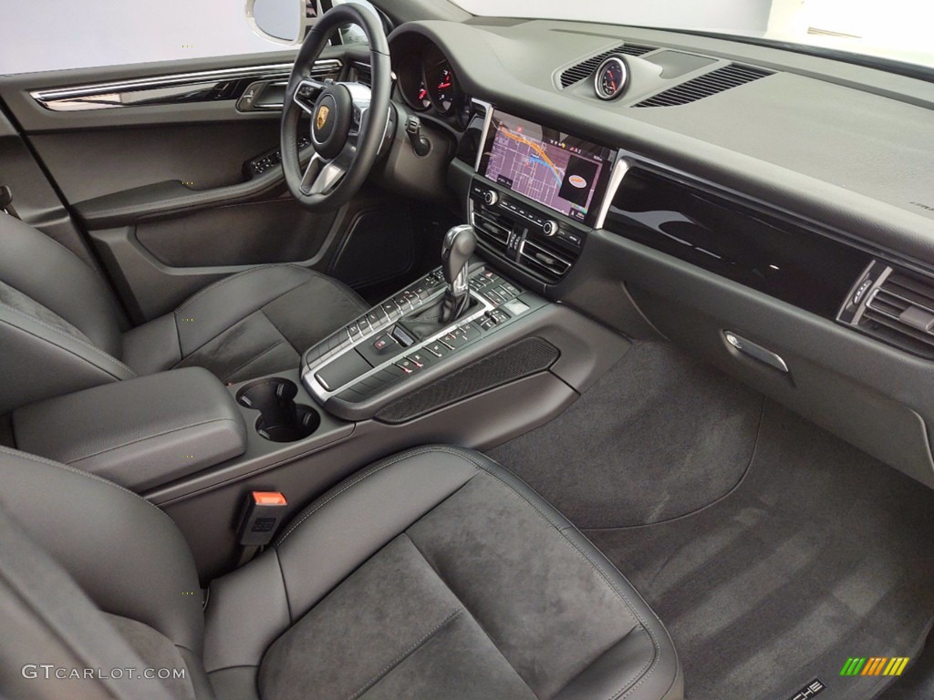 2020 Porsche Macan Standard Macan Model Black Dashboard Photo #141423873