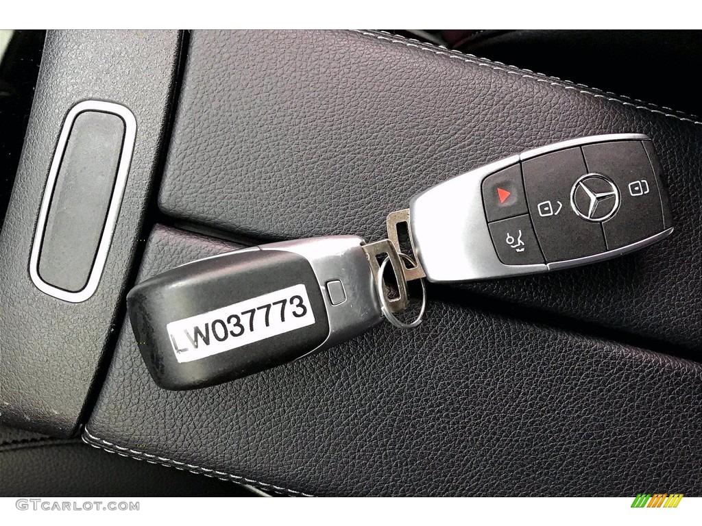 2020 A 220 Sedan - Digital White Metallic / Black photo #11