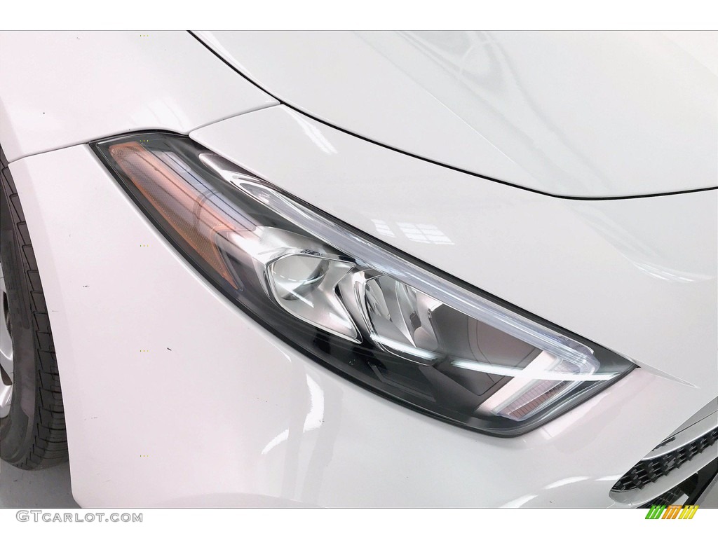 2020 A 220 Sedan - Digital White Metallic / Black photo #28