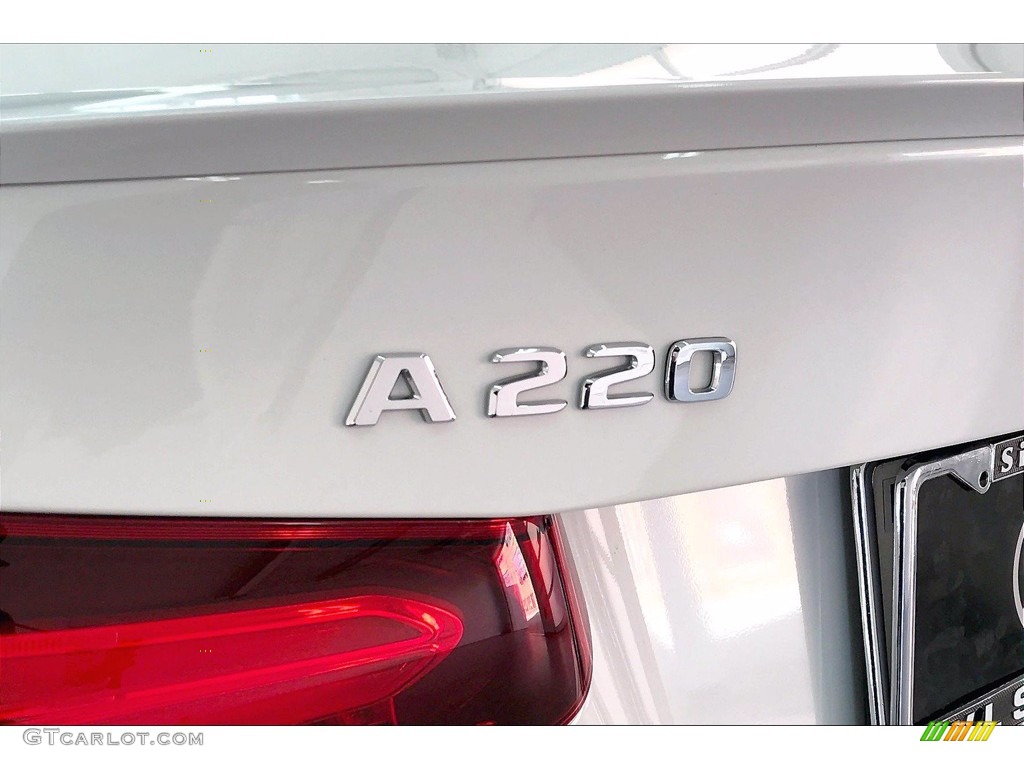2020 A 220 Sedan - Digital White Metallic / Black photo #31