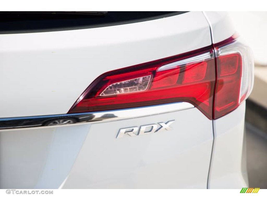 2018 RDX FWD - White Diamond Pearl / Ebony photo #13