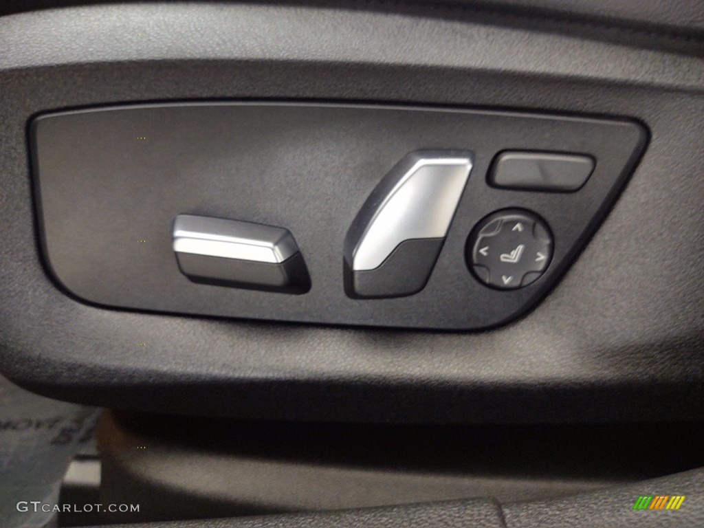 2021 5 Series 530e Sedan - Black Sapphire Metallic / Black photo #11