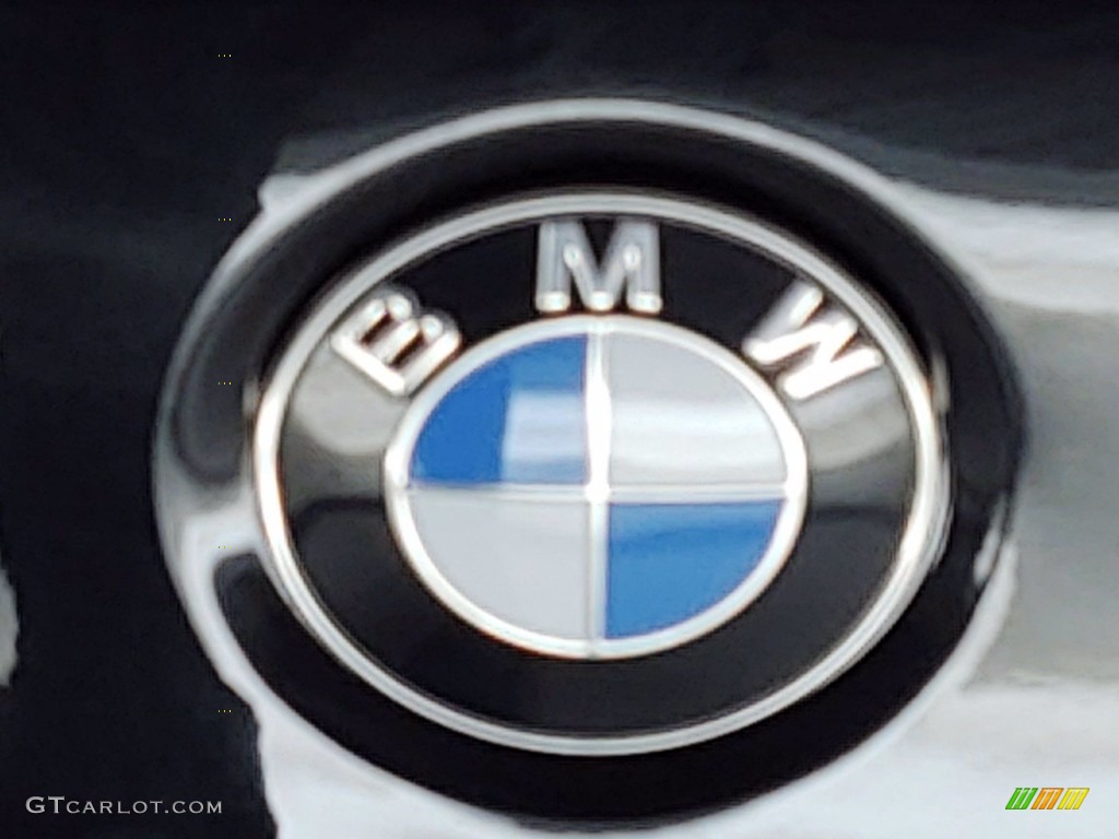 2021 3 Series 330e Sedan - Black Sapphire Metallic / Black photo #7