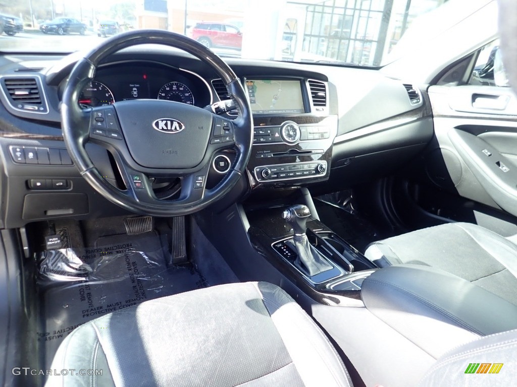 2015 Kia Cadenza Premium Front Seat Photos