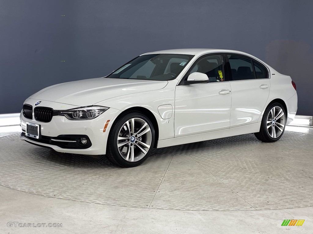 2018 3 Series 330e iPerformance Sedan - Alpine White / Black photo #3