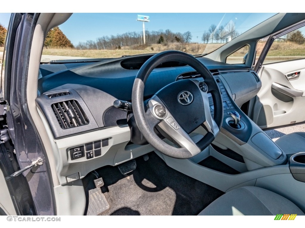 2013 Prius Four Hybrid - Winter Gray Metallic / Misty Gray photo #19