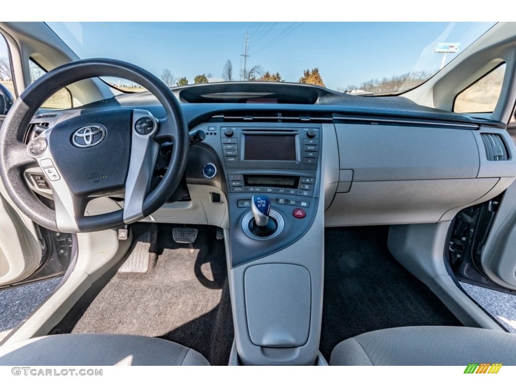 2013 Prius Four Hybrid - Winter Gray Metallic / Misty Gray photo #30