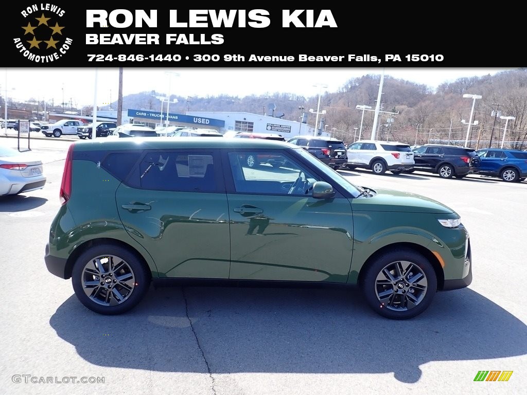 Undercover Green Kia Soul