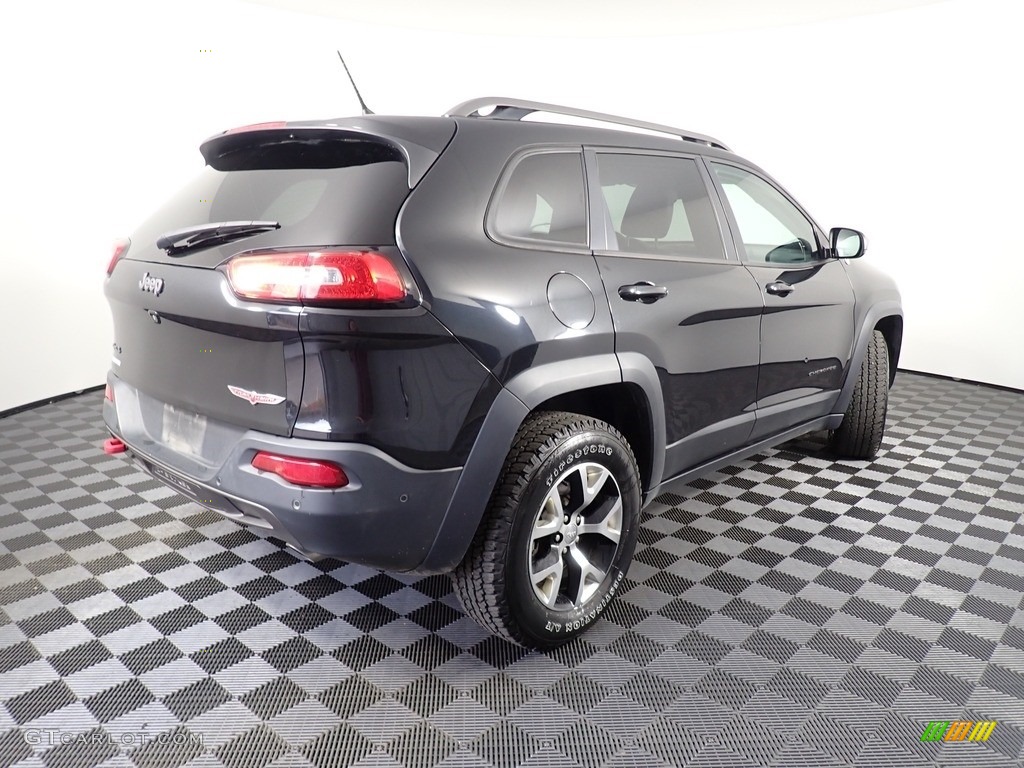 2015 Cherokee Trailhawk 4x4 - Brilliant Black Crystal Pearl / Trailhawk Black photo #19