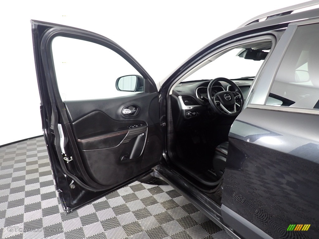 2015 Cherokee Trailhawk 4x4 - Brilliant Black Crystal Pearl / Trailhawk Black photo #21